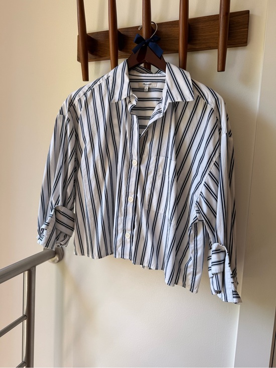 Madewell Tops - Madewell Cropped White and Navy Stripe Button Down Shirt